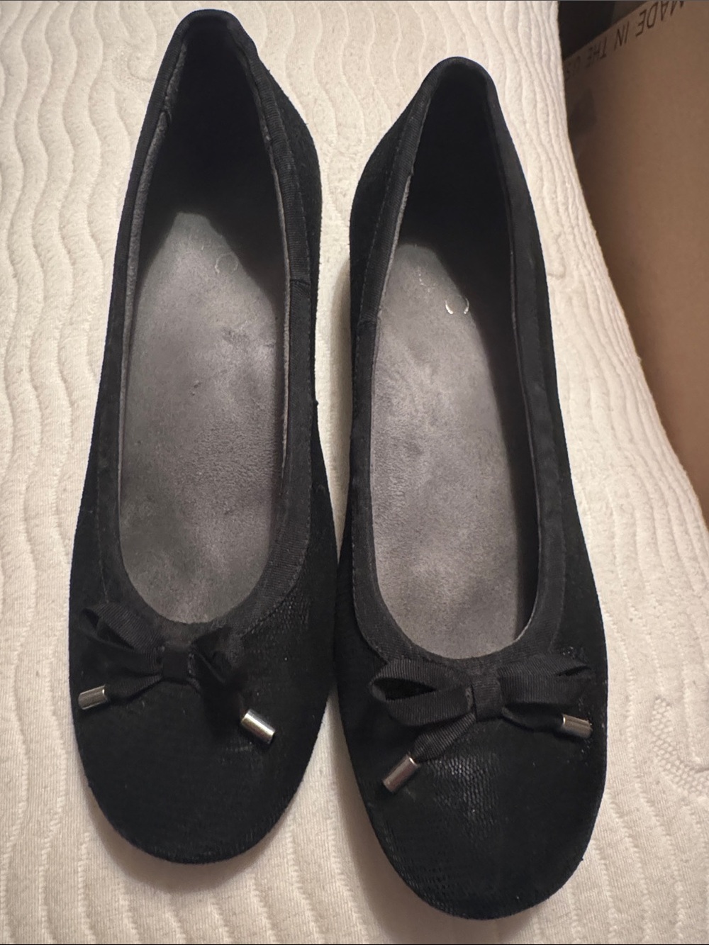 Vionic Black Women's Ballet Flats